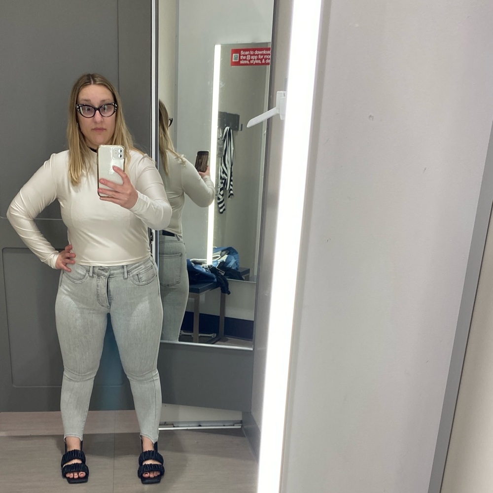 Women's LIGHT GREY Stirrup Skinny Jeans - Picture 5 of 8